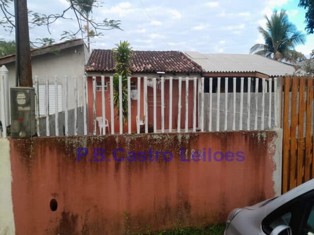 Comercial em leilão em Mercedes - PR — AUTOS: 0000282-51.2011.5.09.0010 IMÓVEL: Casa nº 02 (dois), do CONJUNTO RESIDENCIAL SARDI, situado neste Município e Comarca de Matinhos-PR, fazendo frente para uma rua projetada, localizada à esquerd