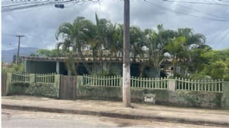 Casa em leilão em Saquarema - RJ — CASA EM JACONÉ/SAQUAREMA - TERRENO DE 450M² - A 1 QUARTEIRÃO DA PRAIA,  NA AVENIDA 13 (UMA DAS PRINCIPAIS)